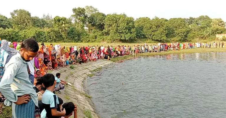 নিখোঁজ দুই শিক্ষার্থীকে খুঁজছে স্থানীয়রা